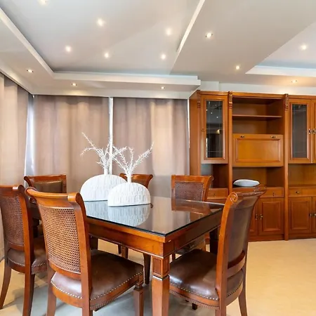 Superior Three Bedroom 公寓 *