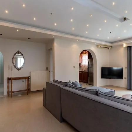 Superior Three Bedroom Закинтос
