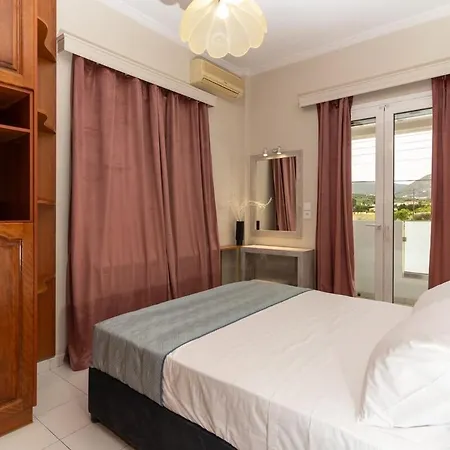 Superior Three Bedroom * זקינטוס טאון
